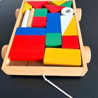 Carrello trainabile con costruzioni in legno