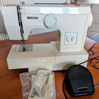 Macchina da cucire Necchi 516