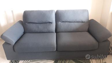 Divano tre posti "POLTRONE E SOFA" color petrolio.