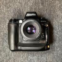 Fujifilm S3 Pro + Nikon 50mm f/1.8 – Reflex
