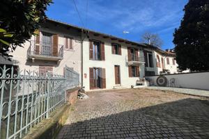 CASA SEMINDIPENDENTE A AZZANO D'ASTI