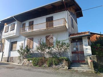 CASA SEMINDIPENDENTE A PETTINENGO