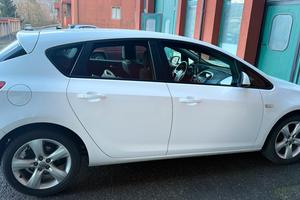 Opel Astra 2011 1.4  Turbo Euro 5