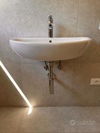 Lavandino Geberit con rubinetto Grohe