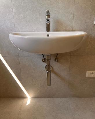 Lavandino Geberit con rubinetto Grohe