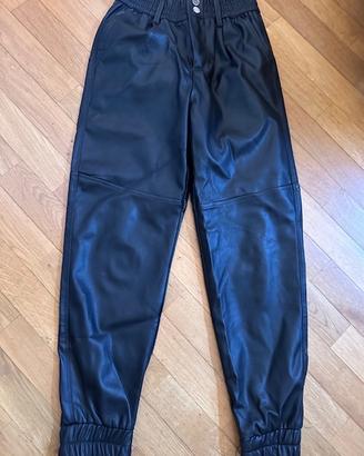 pantaloni ecopelle Bershka