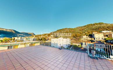 TRILOCALE, SOLARIUM PRIVATO, BOX AUTO. ULTIMO PIAN