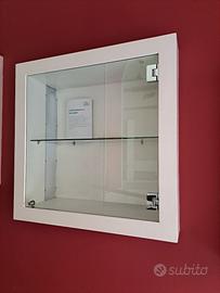 Vetrina in legno laccato bianco