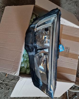 Faro dx Opel crossland x 2019