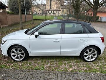 Audi A1 - 1.6 Tdi - S-Tronic - interni in pelle