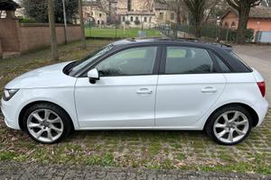 Audi A1 - 1.6 Tdi - S-Tronic - interni in pelle