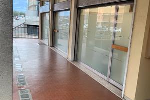 Locale uso ufficio-Negozio-ambulatorio