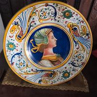 piatto ornamentale in maiolica di Deruta