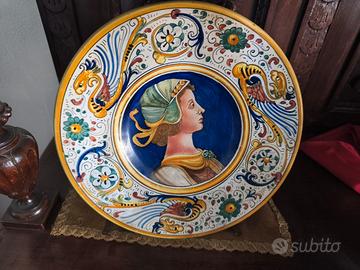 piatto ornamentale in maiolica di Deruta