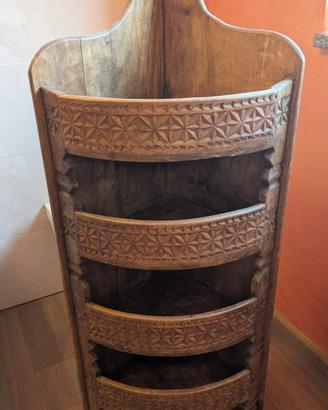 angoliera rustica in legno massiccio