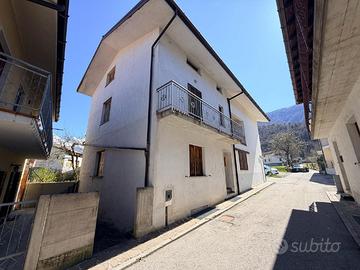 TIPICA CASA IN LINEA IN CONTESTO SUGGESTIVO