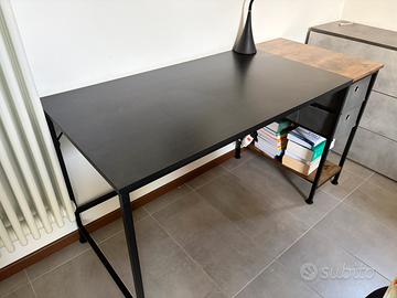 SCRIVANIA CON CASSETTI NERO 140x50cm
