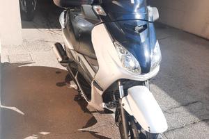 Yamaha X-Max 250