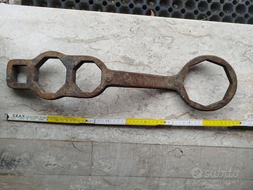 GRANDE CHIAVE INGLESE PARTICOLARE