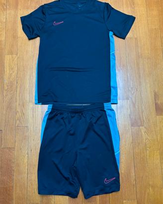 Completo Nike corto