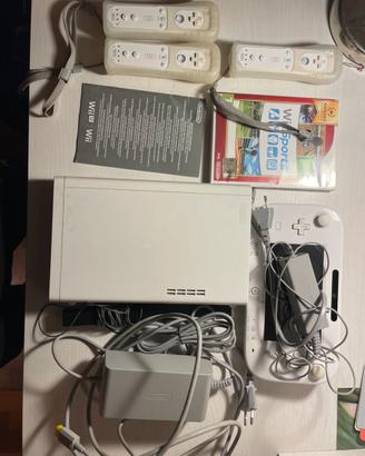 Console Wii U+3 controller + gioco Wii Sports