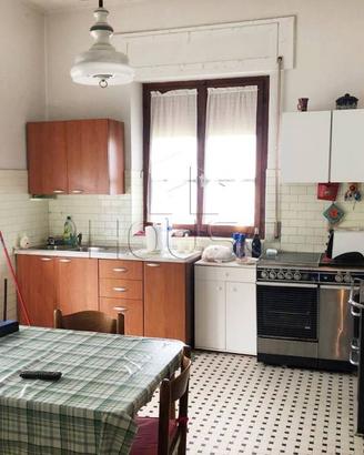Appartamento di 250 m² con più di 5 locali e box a