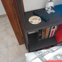 Mobile basso e libreria