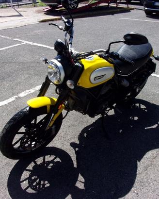 DUCATI Scrambler 800 800 ICON CON BAULETTO POST