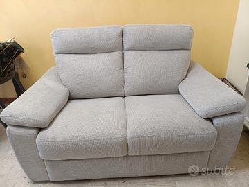 Divano in tessuto grigio, come nuovo