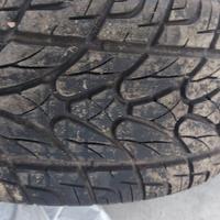 Treni di gomme con cerchi