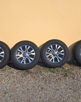 4 gomme 265/60 r 18  più  4 cerchi originali 