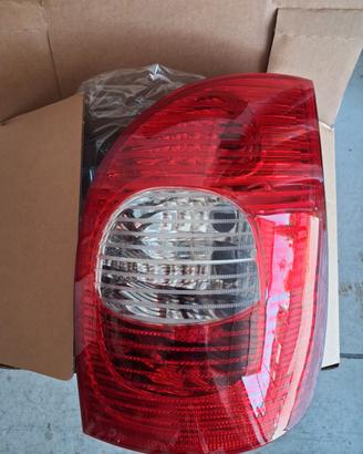 faro posteriore xsara picasso anno 2006 1.6 benz