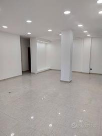 Locale commerciale angolare - 4 vetrine