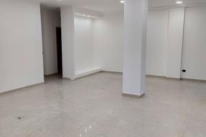 Locale commerciale angolare - 4 vetrine