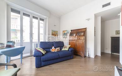 ELEGANTE BILOCALE CON BALCONI A DUE PASSI DALLA M4