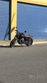 Moto guzzi v35 cafe racer