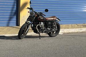 Moto guzzi v35 cafe racer