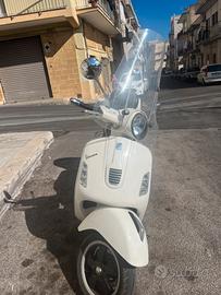 Vespa 300