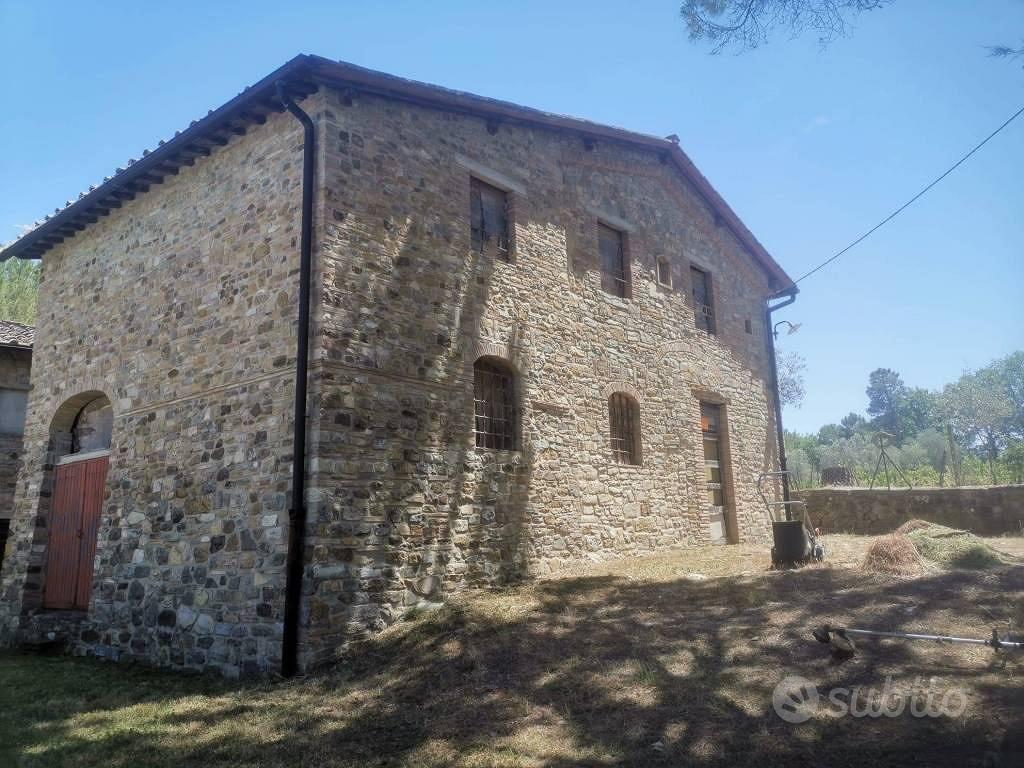 Rustico / Casale di 650 m² con più di 5 locali e b - Altro