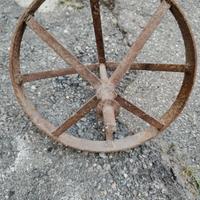 ruota in ferro battuto per carriola vintage antica