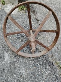 ruota in ferro battuto per carriola vintage antica