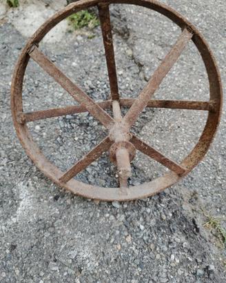 ruota in ferro battuto per carriola vintage antica