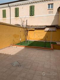 Bilocale a torrette con corte esterna