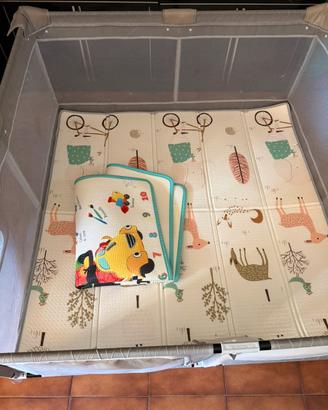 recinto per bambini con materasso