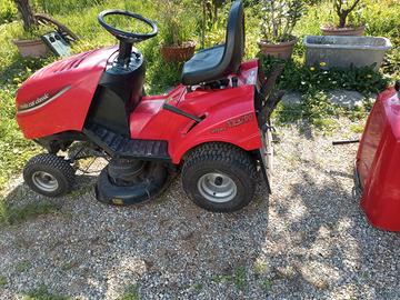 trattorino tagliaerba 