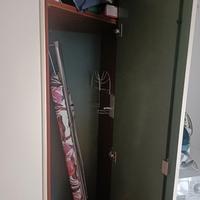 Armadio con cabina e ripostiglio incorporati