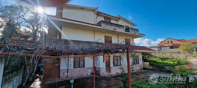 Villa più capannone