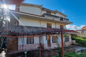 Villa più capannone