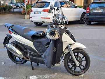 Scooter Piaggio Carnaby 300 ie