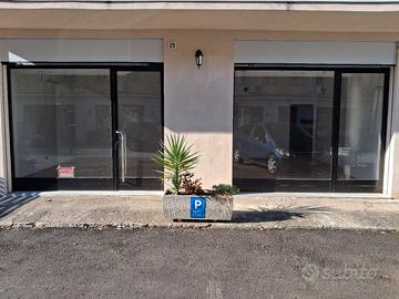 NEGOZIO 40 MQ CON 4 POSTI AUTO